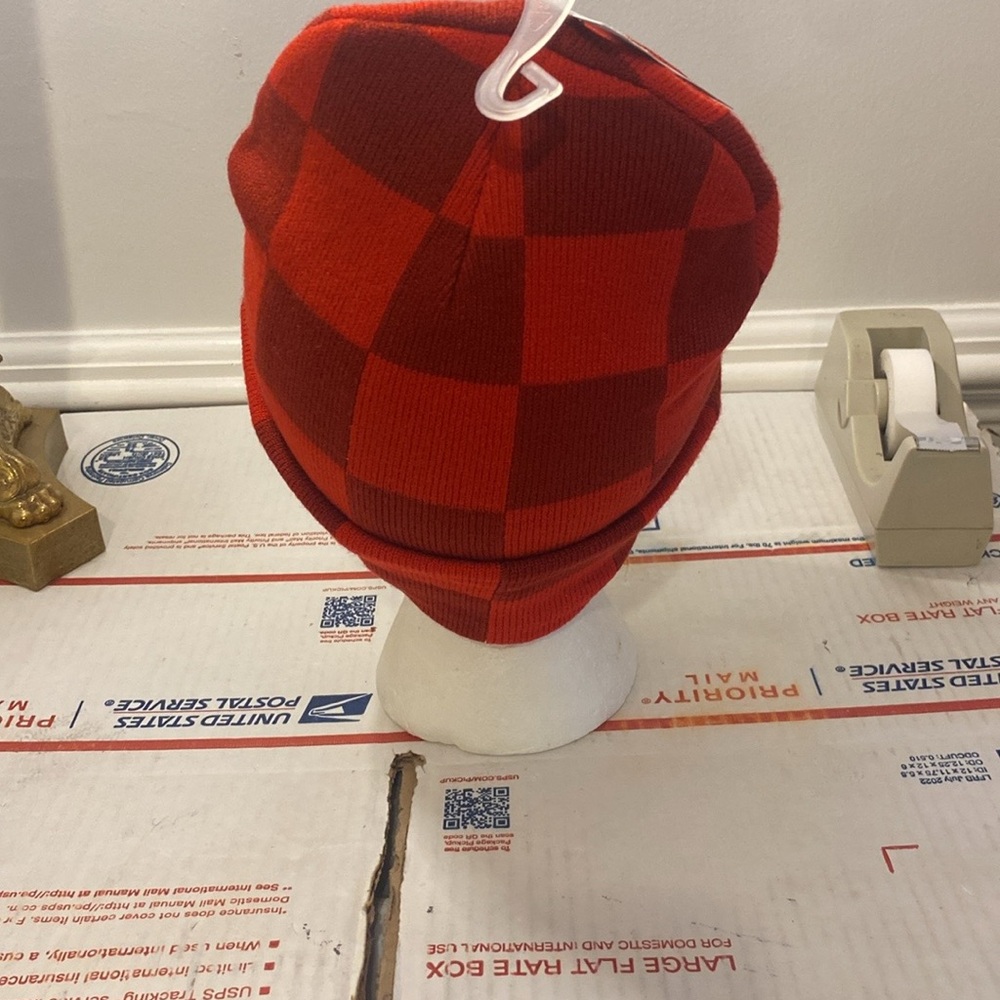 Bundle of (5) Coca Cola Beanies and (2)cap good condition - Picture 10 of 14